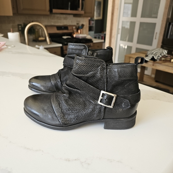 Miz Mooz Suzy Leather Black Ankle Boots - Picture 4 of 10